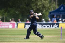 IMAGES OF MIDDLESEX BATTING VS KENT