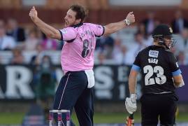 McClenaghan joins Middlesex again in 2016
