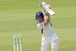 NICK COMPTON ANNOUNCES RETIREMENT FROM CRICKET
