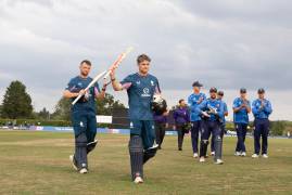 MATCH ACTION | MIDDLESEX V KENT SPITFIRES