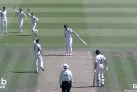 MIDDLESEX V WARWICKSHIRE - DAY TWO MATCH ACTION 