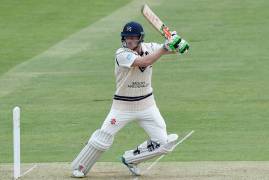 Sam Robson extends contract with Middlesex