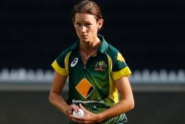 Middlesex sign Julie Hunter