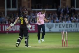IMAGES OF MIDDLESEX BOWLING VS SOMERSET IN THE VITALITY BLAST