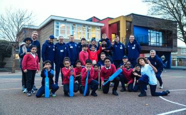 MIDDLESEX MEN VISIT MANORFIELD PRIMARY SCHOOL