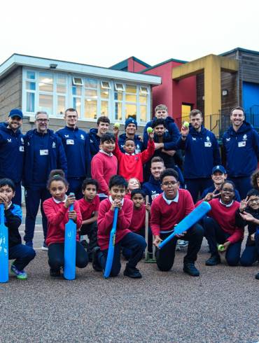 MIDDLESEX MEN VISIT MANORFIELD PRIMARY SCHOOL